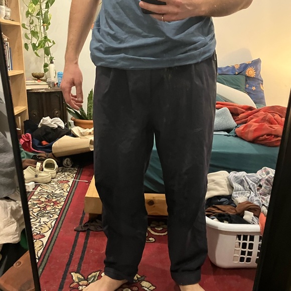 And Wander NYLON CHINO TUCK TAPERED PANTS - NAVY - Picture 2 of 5